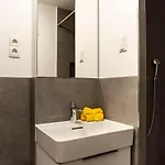 Lejlighed Two Br And Two Bth Self Checkin Street Parking *