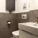 Lejlighed Two Br And Two Bth Self Checkin Street Parking Berlin