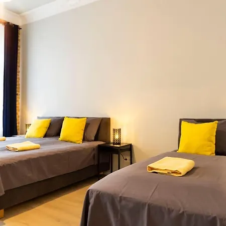 Two Br And Two Bth Self Checkin Street Parking Apartman