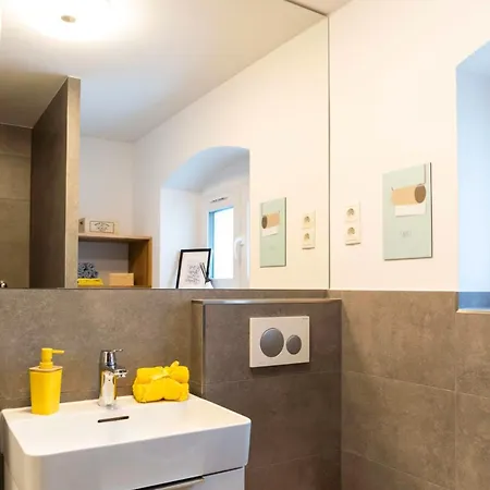 Two Br And Two Bth Self Checkin Street Parking Berlin