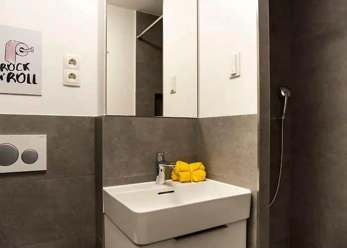 Apartman Two Br And Two Bth Self Checkin Street Parking *