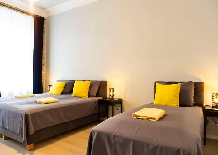 Two Br And Two Bth Self Checkin Street Parking Lägenhet