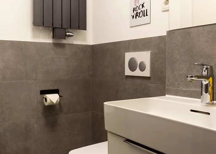 Apartman Two Br And Two Bth Self Checkin Street Parking Berlin